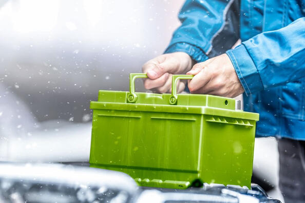 Kā pagarināt automašīnas akumulatora kalpošanas laiku ziemā?