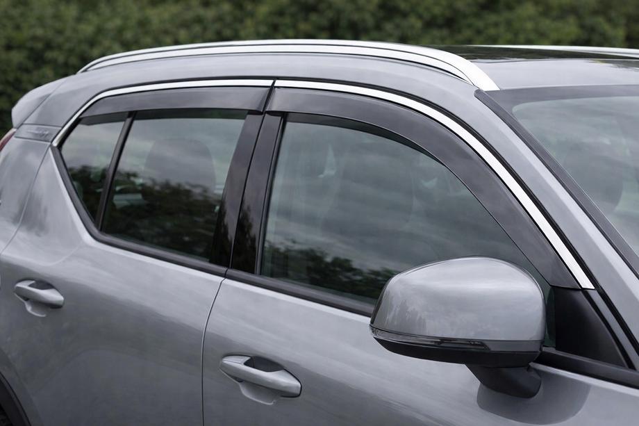 Volvo XC40 2018– Logu vēja deflektori ar hromētu līsti Niken Luxury (4 gab.) Image