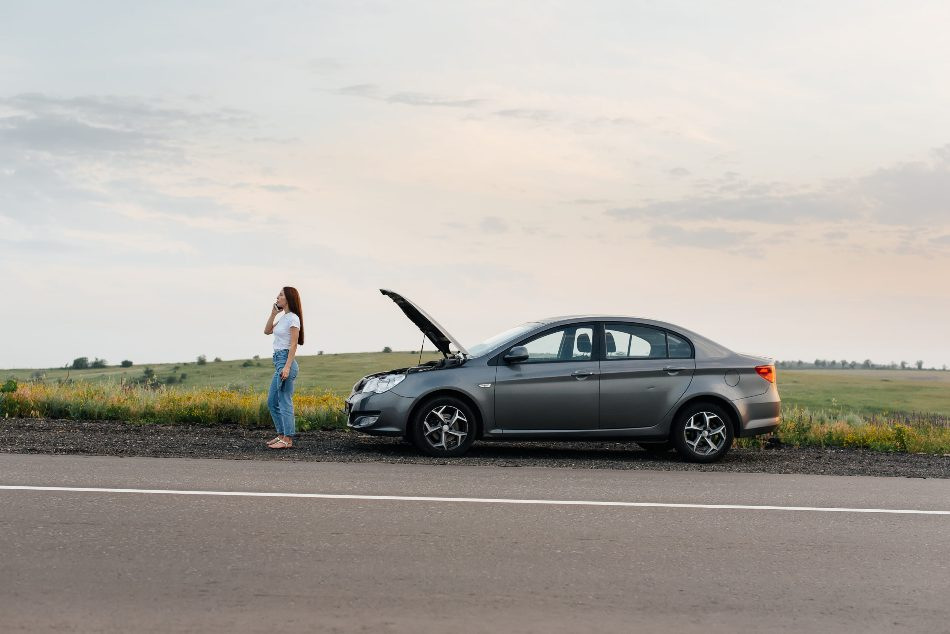 Ko darīt, ja auto noslāpst ceļa vidū?