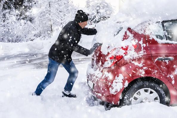 Kā izvilkt auto no sniega kupenas?