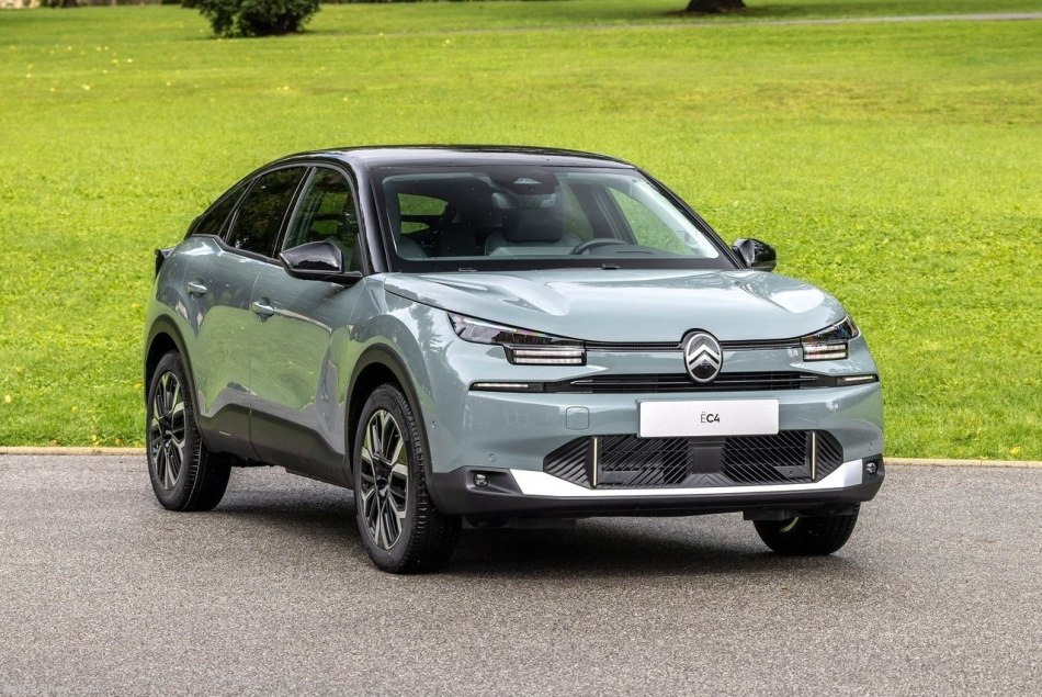 Apskats: elektriskais hečbeks Citroen e-C4 2024