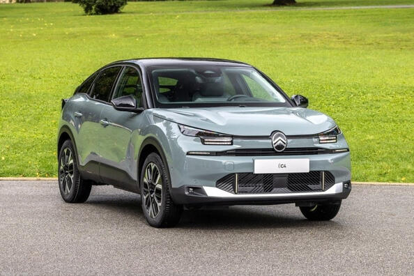 Apskats: elektriskais hečbeks Citroen e-C4 2024
