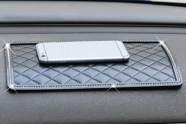 Neslīdošo auto paklājiņu priekšrocības