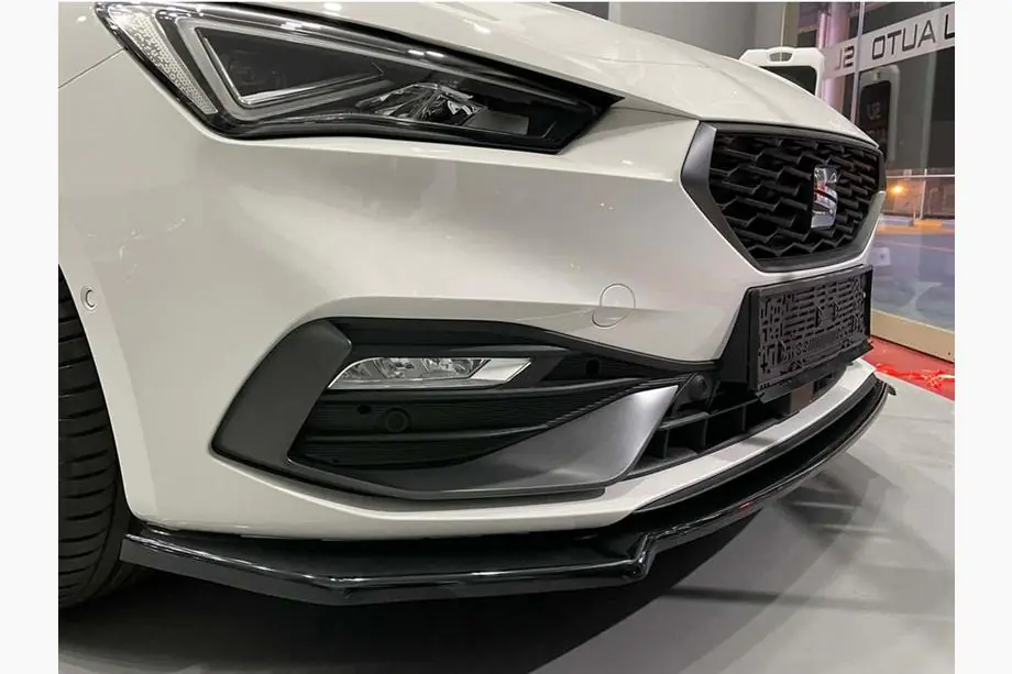 Seat Leon 2020– Priekšējā bufera lūpas uzlika DPT V-2 (spīdīgi melna) Image