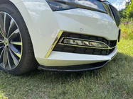 Skoda Superb 2015–2024 DPT V-2 priekšējās lūpas uzlika (2015-2020, spīdīgi melna) foto 5