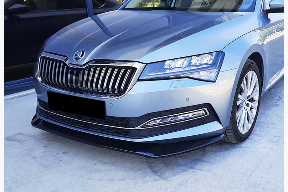 Skoda Superb 2015–2024 Priekšējā bampera lipa DPT V-3 (2015-2020, melns spīdīgs) Image