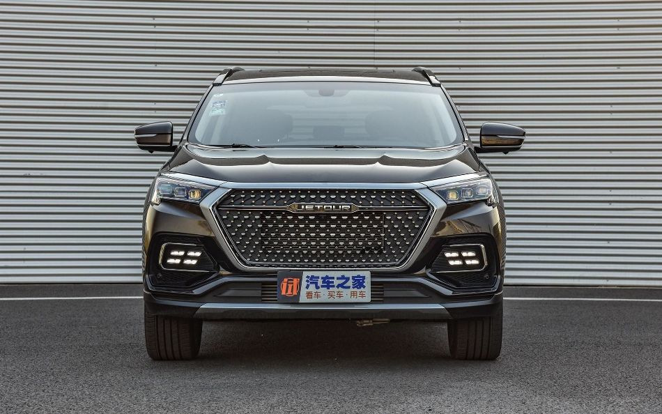 Jetour X95 apskats: tehnoloģijas un komforts vienā auto