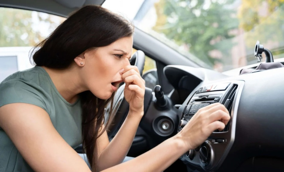 Kā novērst nepatīkamu smaku auto gaisa kanālos?
