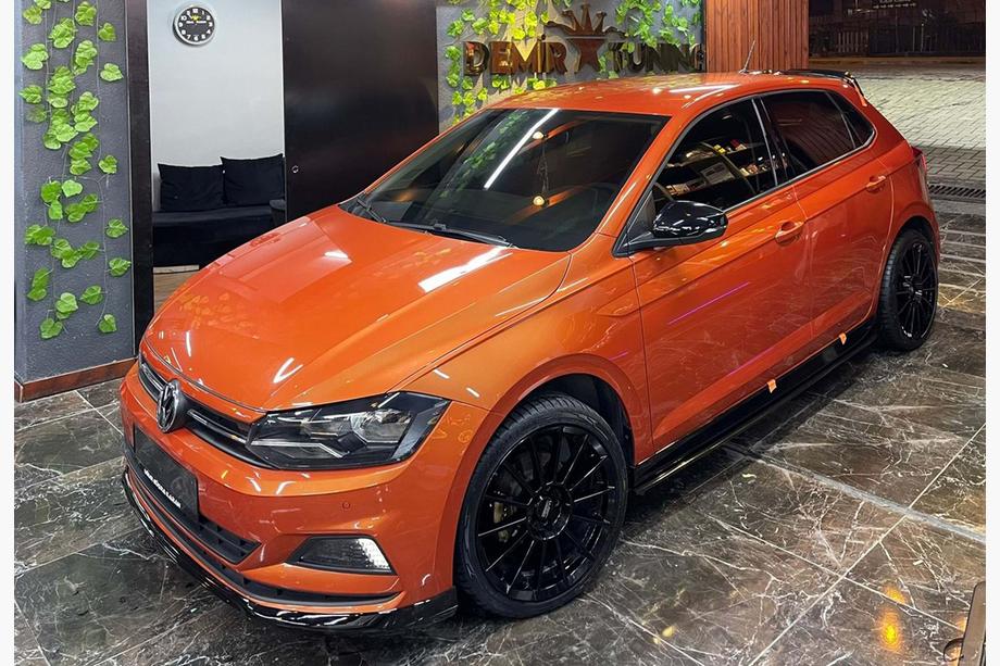 Volkswagen Polo 2017– Priekšējā lip uzlika DPT V-1 (melns spīdīgs) Foto 1