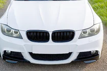 BMW 3. sērija E90/E91 2005–2011 M-Look nieru restes (2008-2011, spīdīgi melnas) foto 1