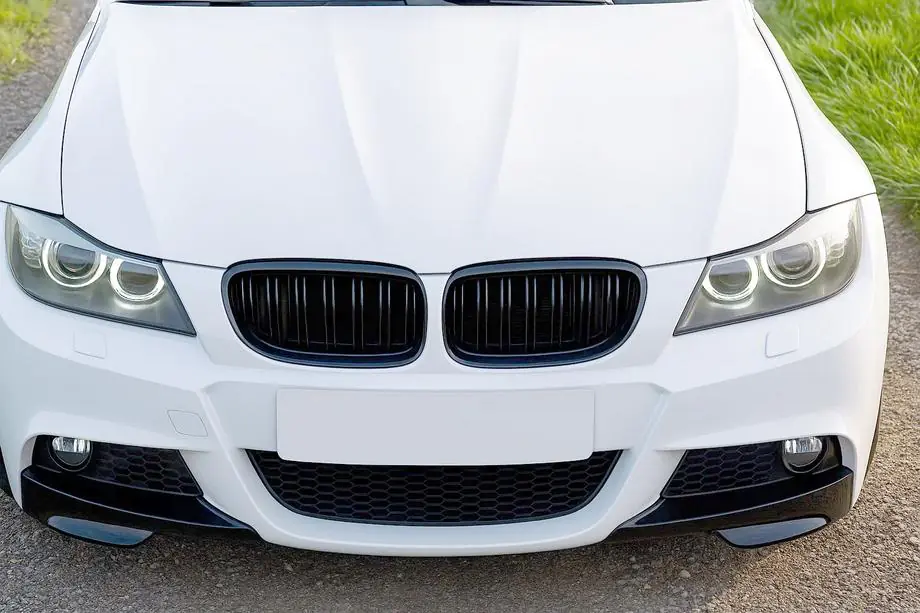 BMW 3. sērija E90/E91 2005–2011 M-Look nieru restes (2008-2011, spīdīgi melnas) Image