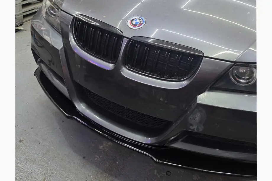 BMW 3. sērija E90/E91 2005–2011 Nieru restes M-Look (E-90/91, 2005-2008, melns spīdīgs) Image
