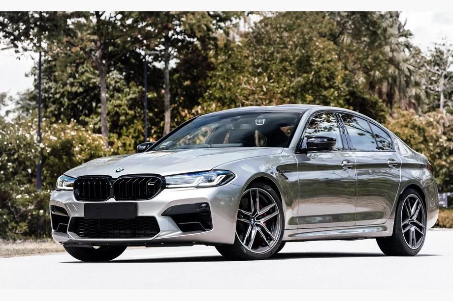 BMW 5. sērija G30/G31 2017–2023 Nieru reste M-Look (2021-2023, spīdīgi melna) Image