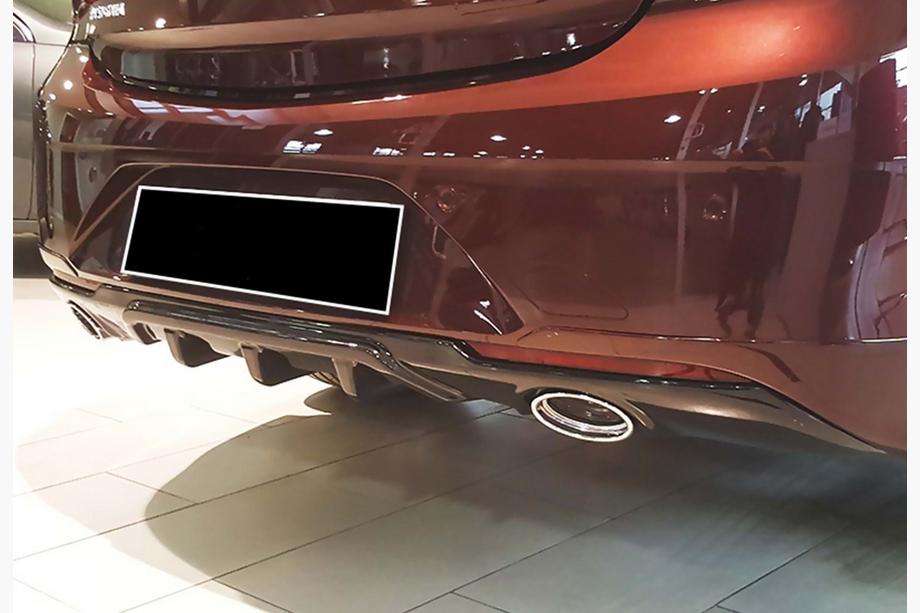 Opel Insignia 2017–2022 Aizmugurējais difuzors DPT (SD, spīdīgi melns) Image