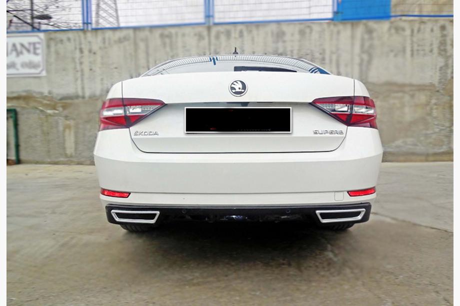 Skoda Superb 2015–2024 Aizmugurējais difuzors DPT V-2 (spīdīgi melns) Foto 1