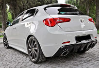 Alfa Romeo Giulietta 2010–2020 DPT sānu sliekšņi (spīdīgi melni) foto 2