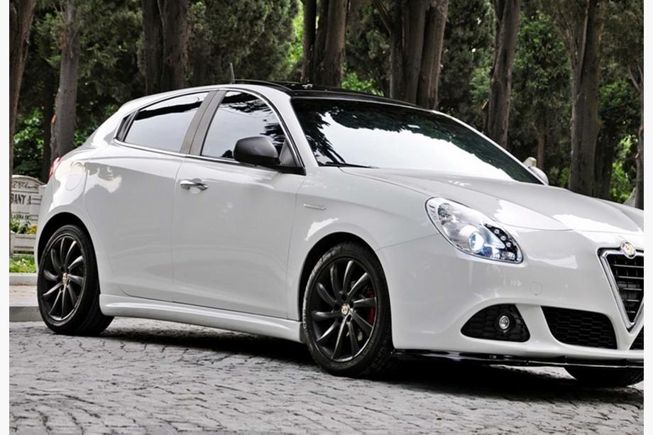 Alfa Romeo Giulietta 2010–2020 DPT sānu sliekšņi (spīdīgi melni) Image