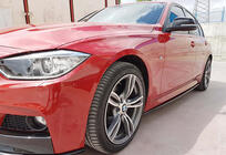 BMW 3. sērija F30/F31 2012–2019 DPT V-3 sliekšņu uzlikas (M-Sport sliekšņiem, melns spīdīgs) foto 2