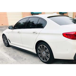 DPT V-1 sliekšņu uzlikas (M-Sport/M5 sliekšņiem, melns spīdīgs) BMW 5. sērija G30/G31 2017–2023 foto 2