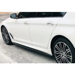 DPT V-1 sliekšņu uzlikas (M-Sport/M5 sliekšņiem, melns spīdīgs)