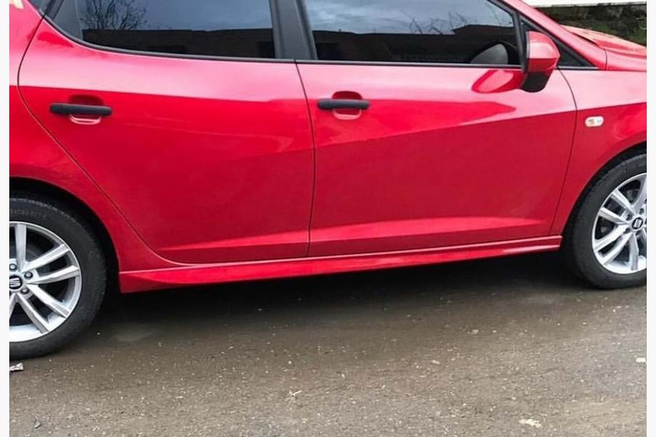 Seat Ibiza 2010–2017 Sānu sliekšņi DPT V-3 (melns spīdīgs) Foto 1