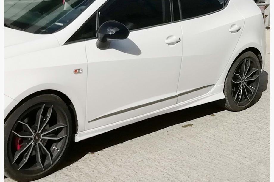 Seat Ibiza 2017– Sānu sliekšņi DPT V-3 (melns spīdīgs) Image