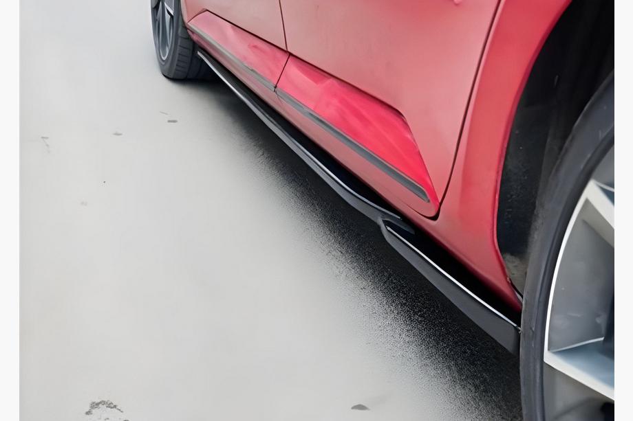 Seat Leon 2013–2020 Sānu sliekšņi DPT V-6 (spīdīgi melni) Foto 1
