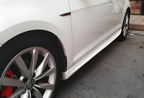 Volkswagen Golf 8 2019– Sānu svārki DPT V-1 (melns spīdīgs) foto 1