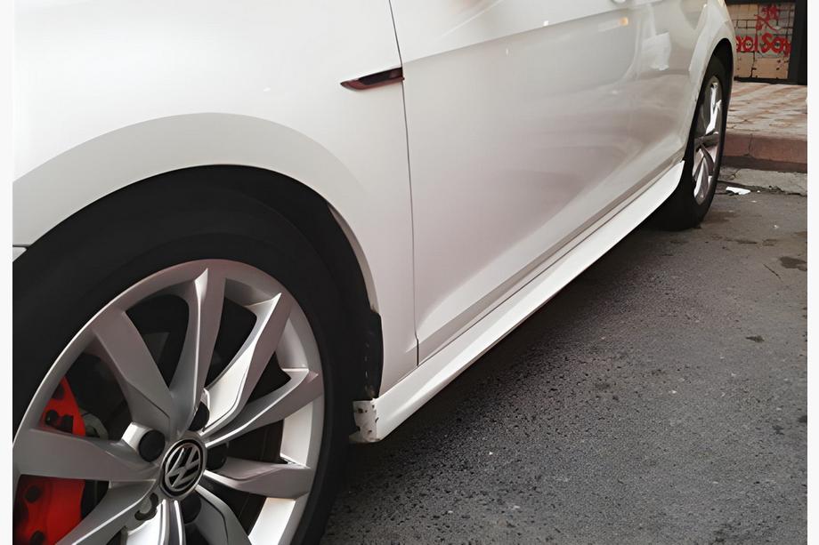 Volkswagen Golf 8 2019– Sānu svārki DPT V-1 (melns spīdīgs) Image