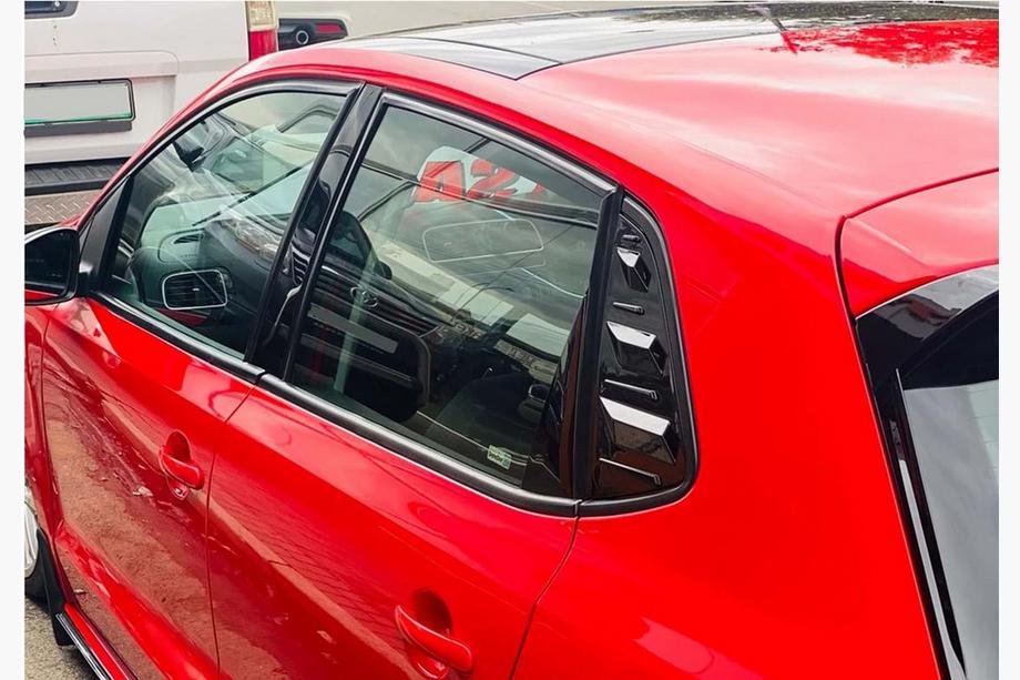Volkswagen Polo 2017– Aizmugurējo logu uzlikas DPT (melns spīdīgs, 2 gab.) Image