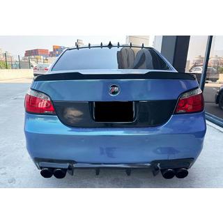 Spoileris M4-Style (melns spīdīgs) BMW 5. sērija E60/E61 2003–2010 foto 3