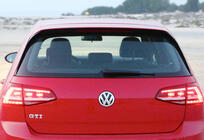 Volkswagen Golf 7/E-Golf 2012–2020 Spoileris DPT V-1 (GTI / R HB, spīdīgi melns) foto 1