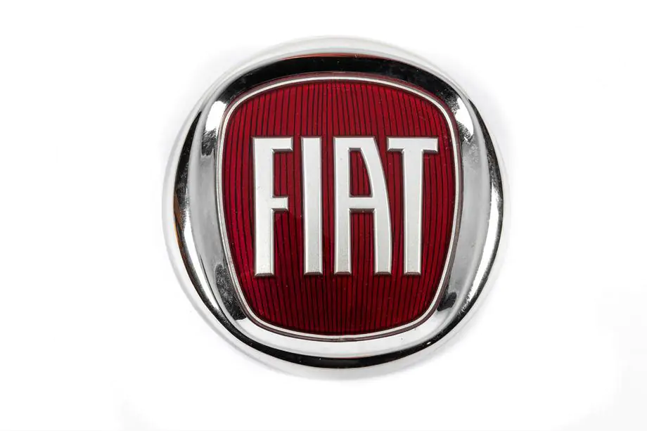 Fiat Emblēma (sarkana, ar tapu) Image