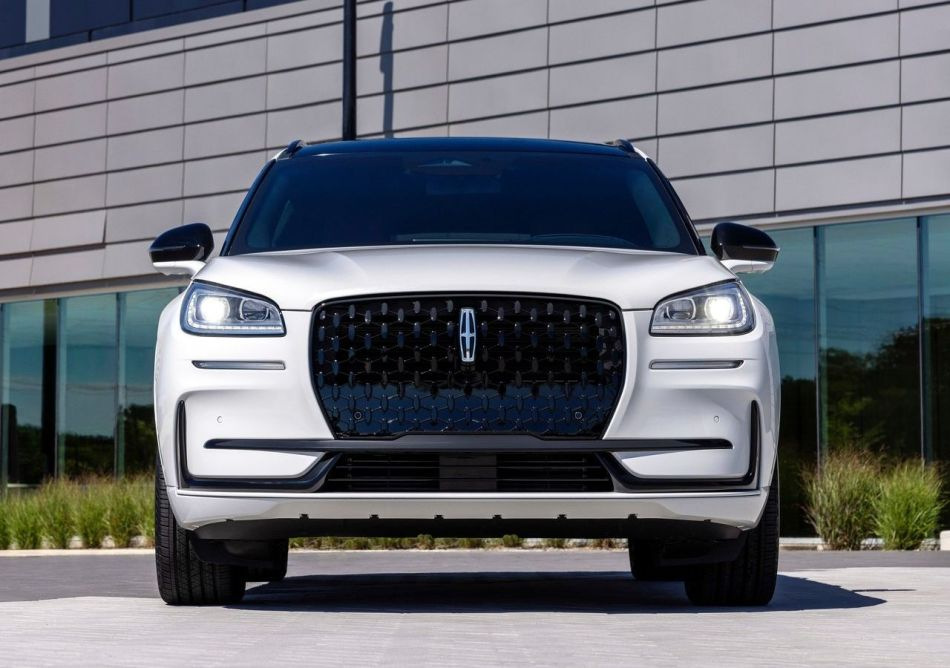 Apskats: luksusa kompaktais krosovers Lincoln Corsair