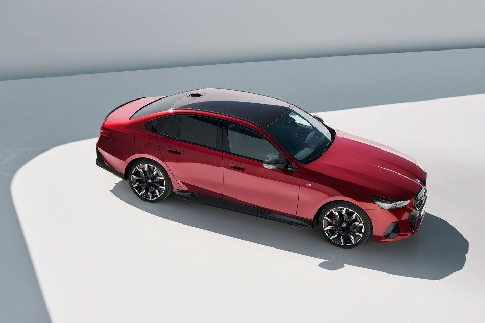 BMW i5 apskats: elektriska jauda biznesa klasē