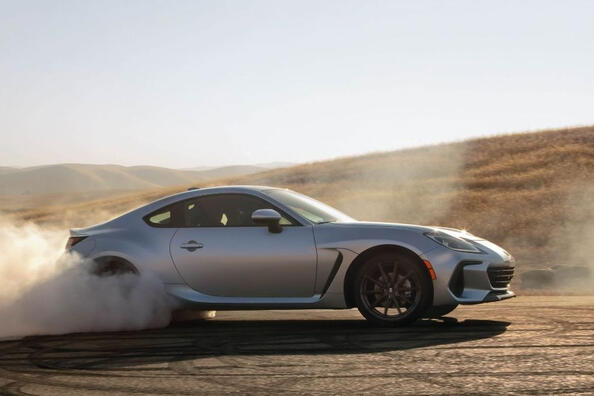 Subaru BRZ II paaudze: sporta kupeja īstiem entuziastiem Foto 4