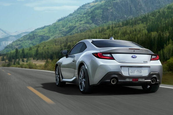 Subaru BRZ II paaudze: sporta kupeja īstiem entuziastiem Foto 3