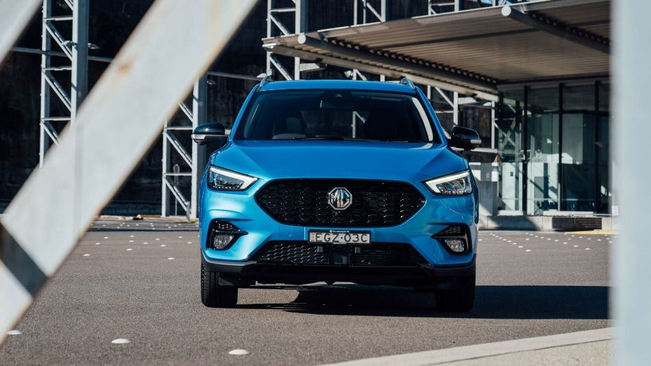 MG ZS krosovera apskats: atjaunināta versija