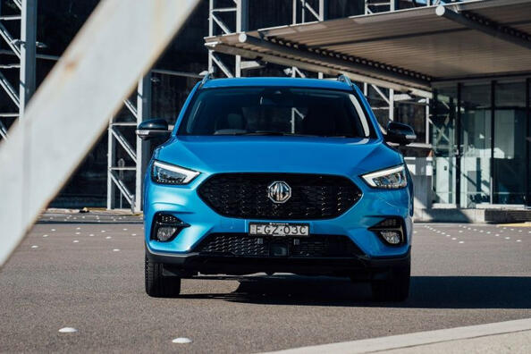 MG ZS krosovera apskats: atjaunināta versija