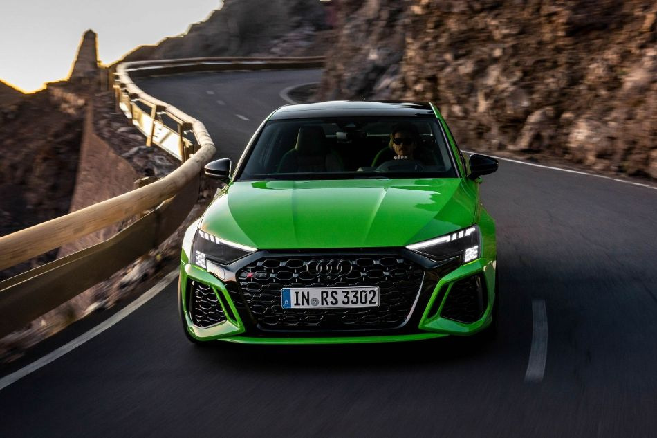 Audi RS 3: kompaktā sporta sedana apskats