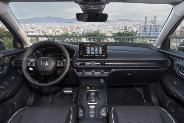 Honda ZR-V hibrīds: kompaktā krosovera apskats Foto 5