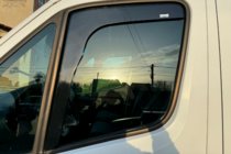Mercedes Sprinter W907/W910 2018– Ieliekamie logu deflektori (2 gab., HIC) foto 2