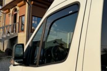 Mercedes Sprinter W907/W910 2018– Ieliekamie logu deflektori (2 gab., HIC) foto 3