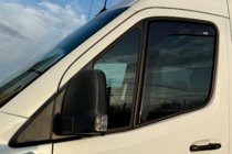 Mercedes Sprinter W907/W910 2018– Ieliekamie logu deflektori (2 gab., HIC) foto 6