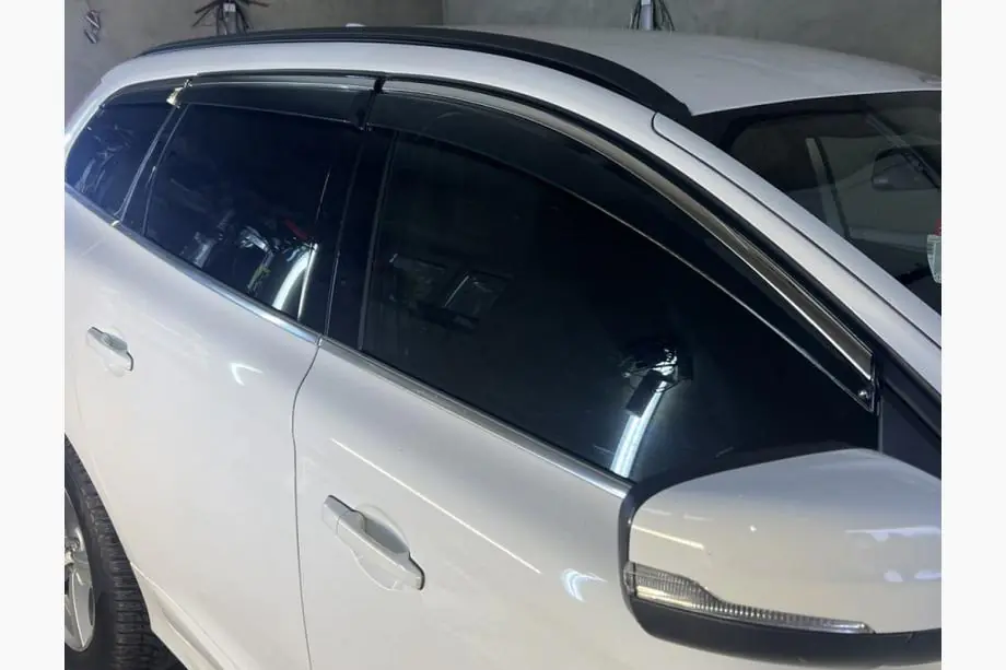 Volvo XC60 2009–2017 Logu vēja deflektori ar hromētu moldingu Niken Luxury (6 gab.) Image