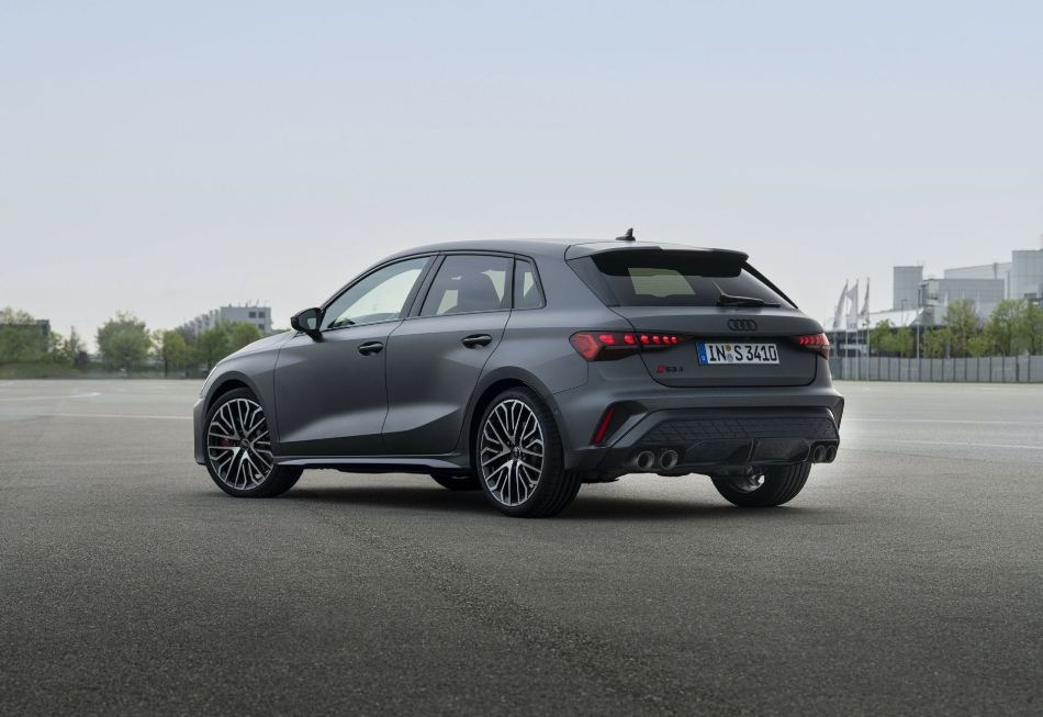 Audi S3 Sportback: atjaunināts sporta hečbeks 2024. gadam