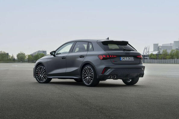 Audi S3 Sportback: atjaunināts sporta hečbeks 2024. gadam Foto 2