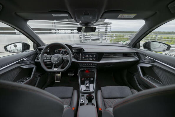 Audi S3 Sportback: atjaunināts sporta hečbeks 2024. gadam Foto 5