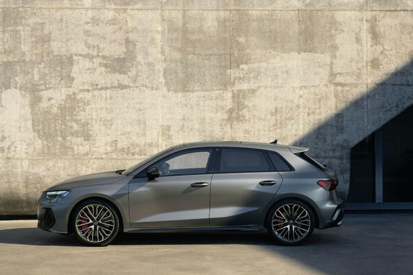 Audi S3 Sportback: atjaunināts sporta hečbeks 2024. gadam Foto 3