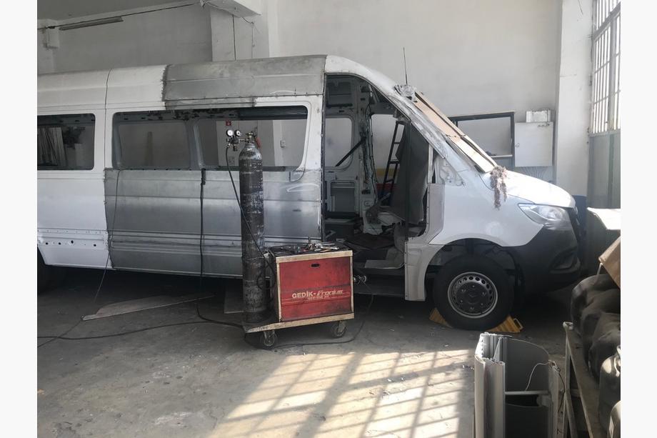 Mercedes Sprinter W906 2006–2018 Virsbūves pagarināšanas komplekts Image